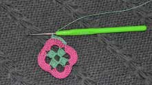 Вяжем столбики без накида (СБН) в каждый розовый ССН.