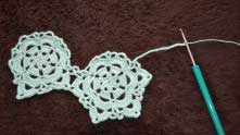 Конкретно для этого мотива набираем 25 воздушных петель (в.п.).