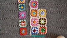 Leave one side of the first motif unfinished.