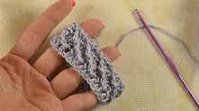 The seam spiraling to the right, but its almost not visible.