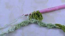 Нить захватить и протянуть через все петли на крючке.