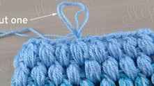 Work 2 rows with light blue yarn. Cut off one thread, but the second left.