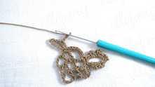 Thus, we make rings with picots on all sides of the motif.