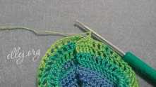 Row 16.  Then crochet 3 DC (double crochet), inserting the hook into the top of the stitches at both ends of the dress.
