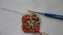 Ch 6. Next sc between ginger arches (marked with needles). Grab the previous green row only.