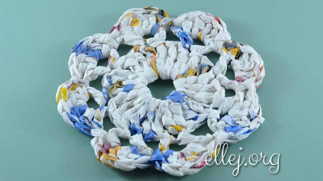 How to Make Plastic Yarn from Used Grocery Bags - Plarn