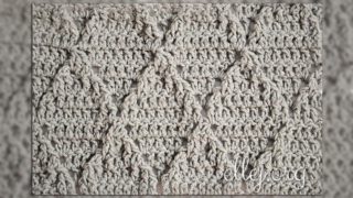 Рельефный узор с ромбами крючком