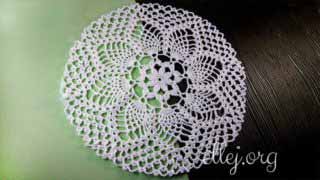 Салфетка крючком с ананасовым узором для ловца снов