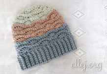 Шапка рельефным узором из толстой пряжи Шапка крючком из толстой пряжи