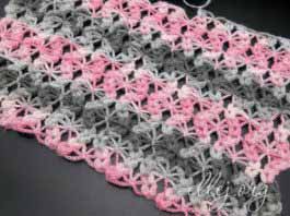 Узор для палантина крючком с пышными косичками и паучками